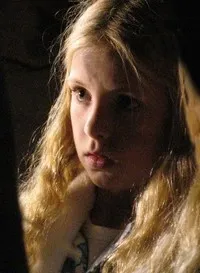 배우인 홀리 맥키의 대표 이미지