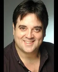 배우인 카를로스 포르탈루피의 대표 이미지