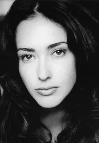 배우인 아니타 카프리올리의 대표 이미지