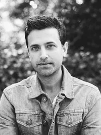 영화배우인 나빈 초드리의 대표 이미지