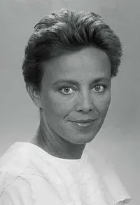 배우인 아기 시르테시의 대표 이미지