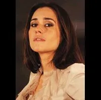 배우인 알레산드라 네그리니의 대표 이미지