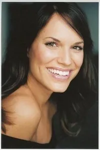 배우인 스테이시 스타스의 대표 이미지