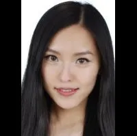 배우인 빅키 후앙의 대표 이미지