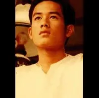 배우인 수위니트 판자마와트의 대표 이미지