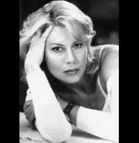 배우인 스테파니아 카시니의 대표 이미지