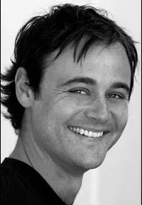 영화배우인 기톤 그랜틀리의 대표 이미지