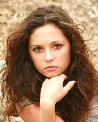 배우인 매켄지 로스먼의 대표 이미지