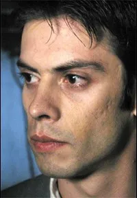 배우인 네스터 캔틸라나의 대표 이미지