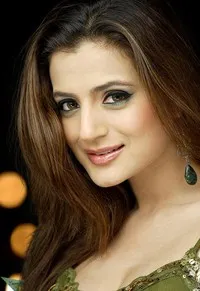 모델, 배우인 아미샤 파텔의 대표 이미지