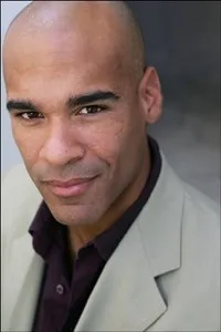 배우인 대런 스케나스의 대표 이미지