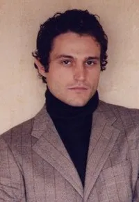 영화배우인 지오르고스 카라미호스의 대표 이미지