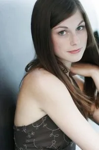 배우인 메간 허펀의 대표 이미지