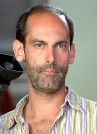 배우인 데미안 영의 대표 이미지