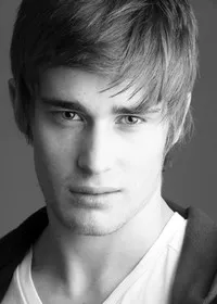 영화배우인 크리스찬 쿠크의 대표 이미지