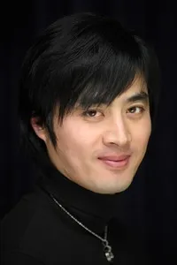 배우인 윤영목의 대표 이미지