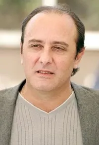 배우, 각본인 알레한드로 우다필레타의 대표 이미지