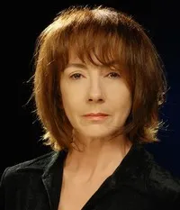 배우인 실바 커즌의 대표 이미지