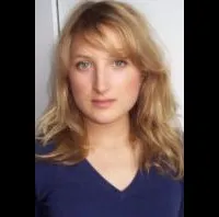 영화배우인 줄리아 피아톤의 대표 이미지