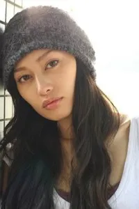 배우인 노라의 대표 이미지