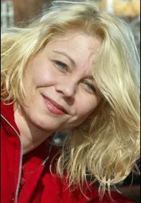 영화배우인 안네 루이즈 하싱의 대표 이미지