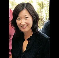 감독, 각본인 크리스틴 유의 대표 이미지