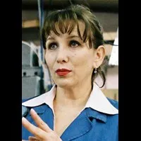 배우인 야스나 베리의 대표 이미지