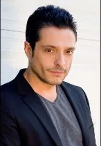 영화배우인 로마노 오자리의 대표 이미지