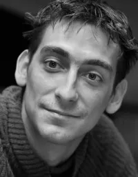 배우인 아트욤 트카첸코의 대표 이미지