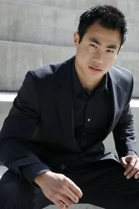 배우인 달러 탄의 대표 이미지