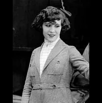 배우인 버지니아 폭스의 대표 이미지