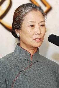 영화배우인 여중의 대표 이미지