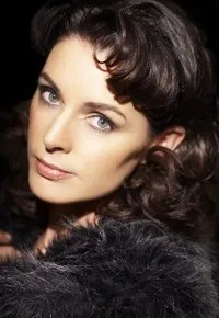 배우인 사라 디킨스의 대표 이미지