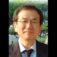 언론인, 소설가인 홍세화의 대표 이미지