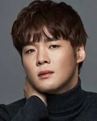 뮤지컬배우, 연극배우, 영화배우인 이준혁의 대표 이미지