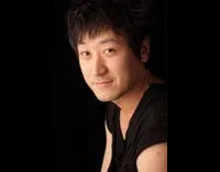 연극배우인 김명기의 대표 이미지