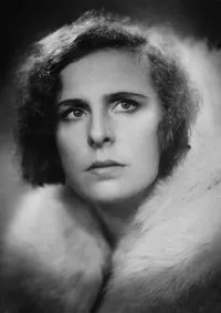 영화감독인 레니 리펜슈탈의 대표 이미지