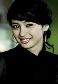 방송인인 구잘 투르수노바의 대표 이미지