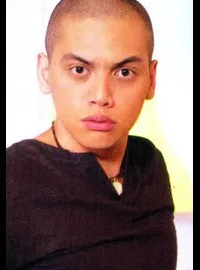 배우인 아치 알레마니아의 대표 이미지