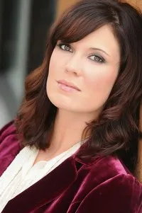 배우, 의상/분장인 에린 베시아의 대표 이미지