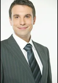 배우인 알렉산드루 파파도폴의 대표 이미지