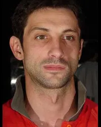 배우인 안디 바슬루이아누의 대표 이미지