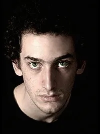 영화배우인 투도르 이스토도르의 대표 이미지