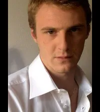 배우인 알렉산드루 포토신의 대표 이미지