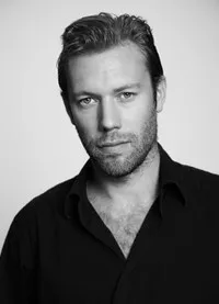 영화배우인 야곱 세데르그렌의 대표 이미지