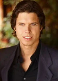 배우인 제임스 A. 우즈의 대표 이미지