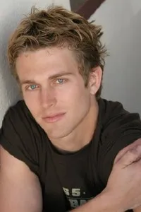 배우인 아티 아르의 대표 이미지