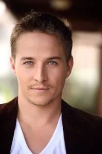 영화배우인 트래비스 애런 웨이드의 대표 이미지