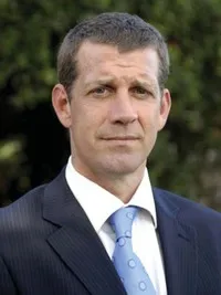 배우인 라이스 멀둔의 대표 이미지