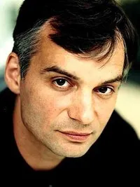 배우인 이반 트로얀의 대표 이미지